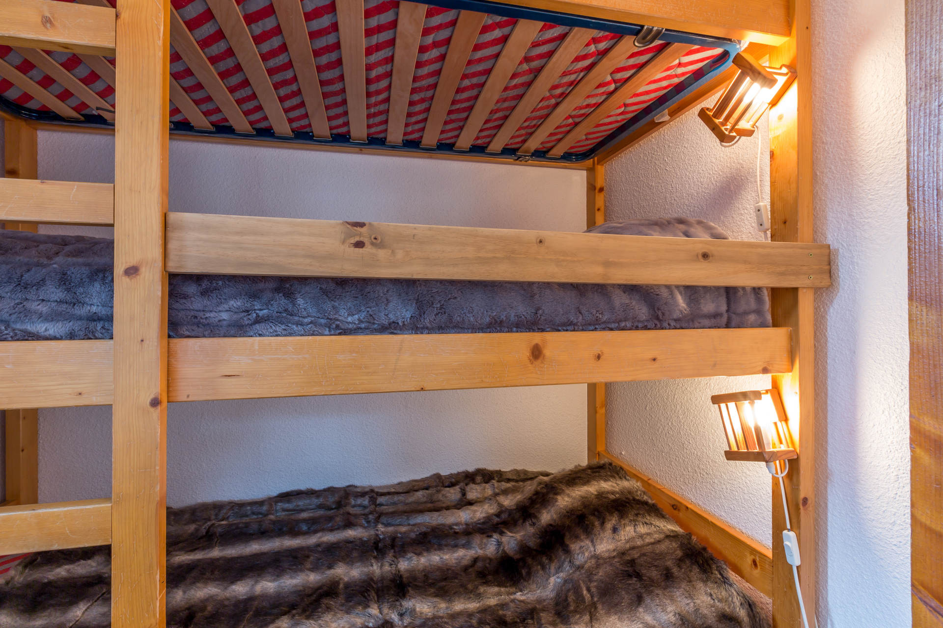 _lv_images__lot_0000720021_08_1458656