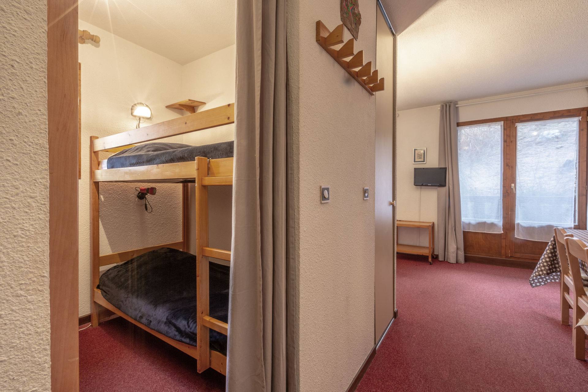 _lv_images__lot_0000730010_06_1458052