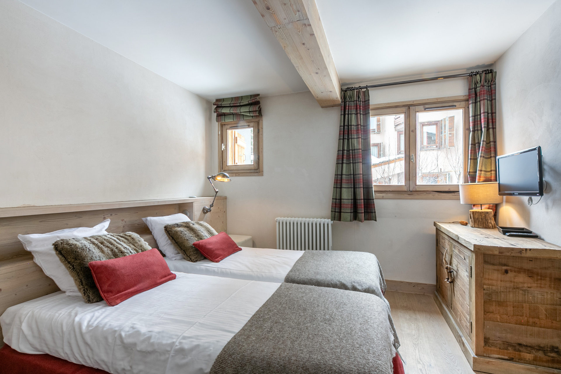 _lv_images__lot_0000740035_10_1456797