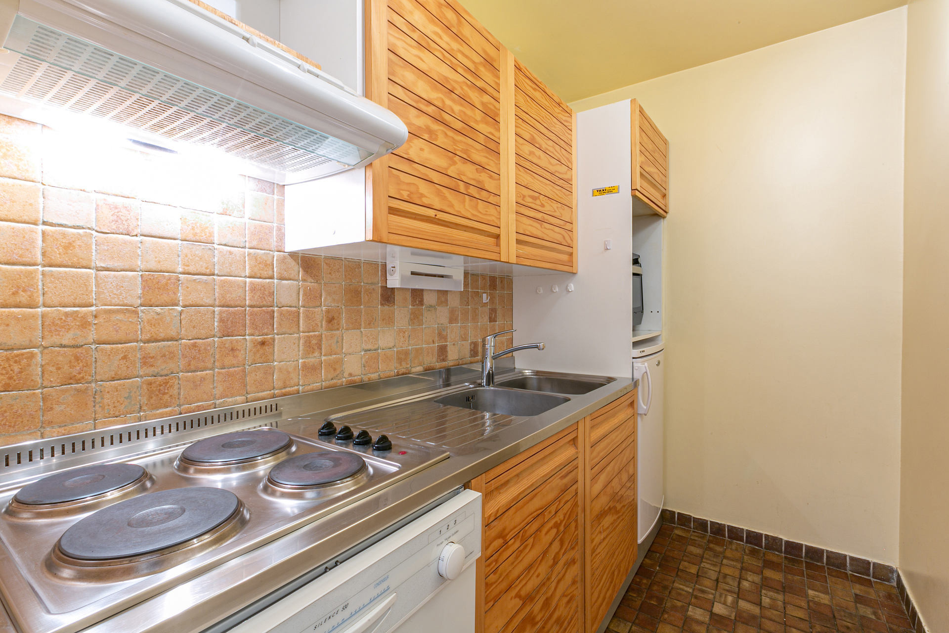 _lv_images__lot_0000760005_05_1455587