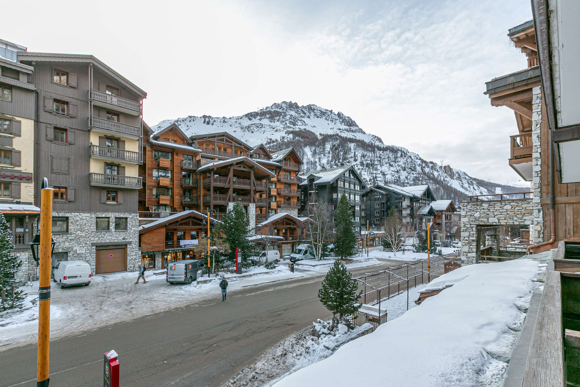 _lv_images__lot_0000810090_09_1458702