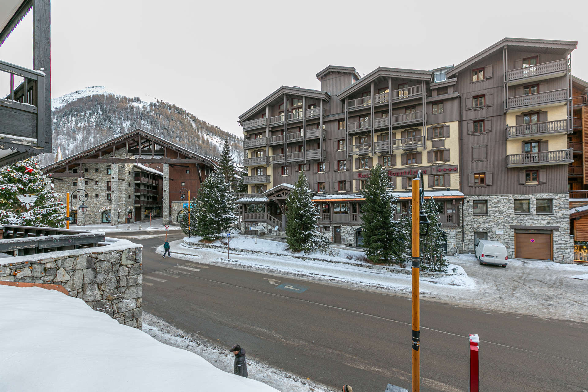 _lv_images__lot_0000810090_10_1458703