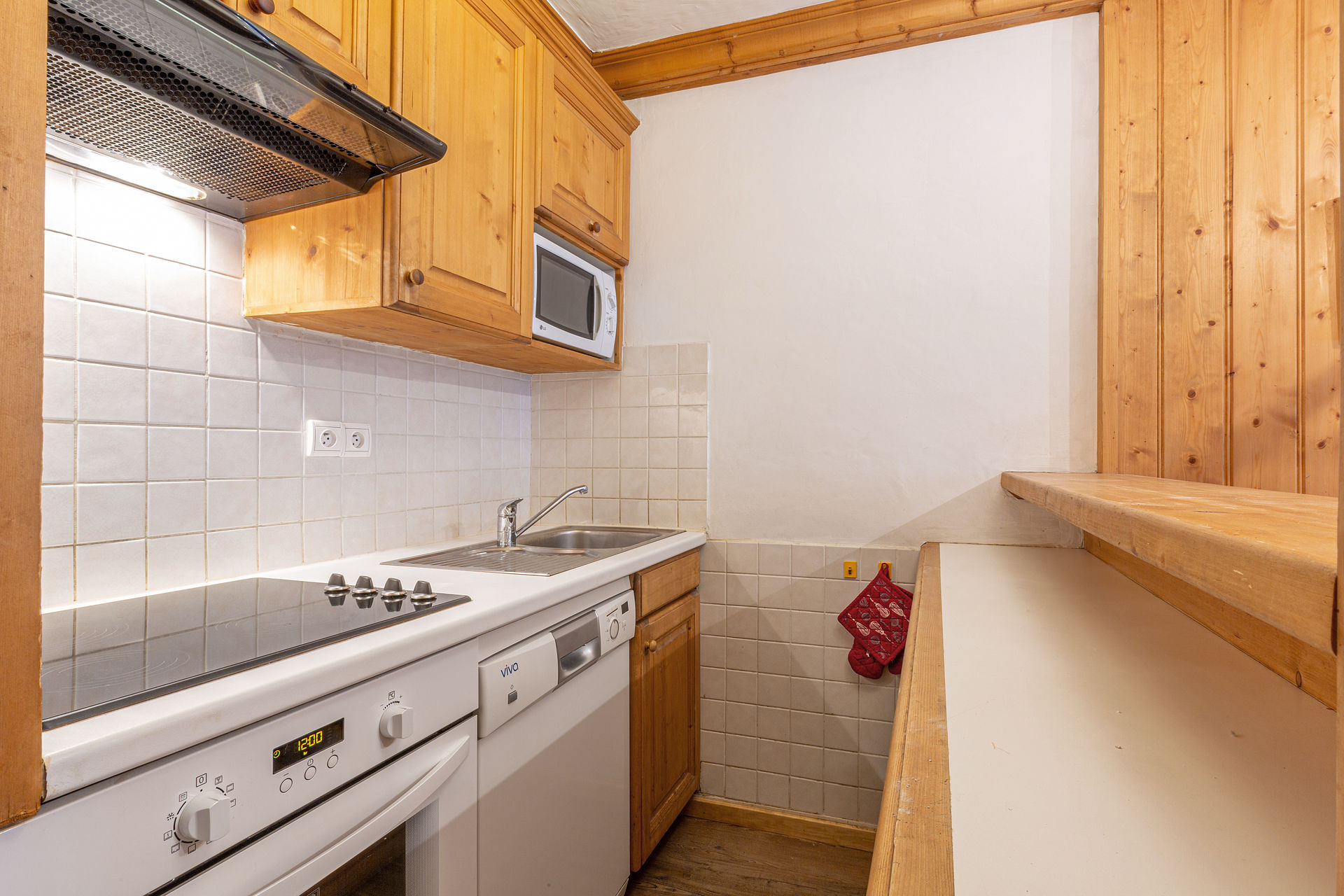 _lv_images__lot_0000810100_05_1456595