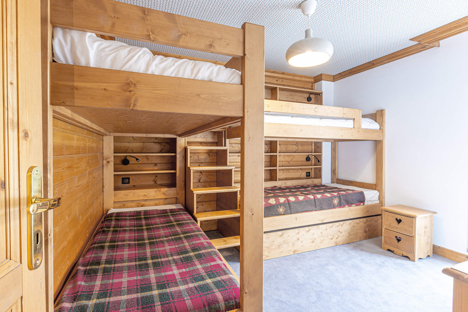 _lv_images__lot_0000810100_09_1456599