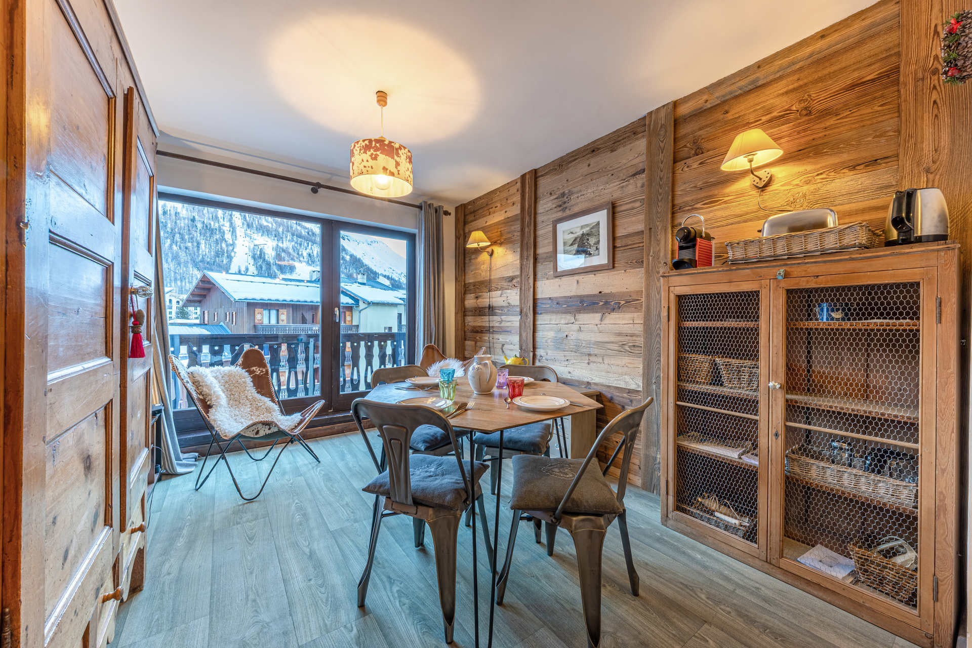 _lv_images__lot_0000920070_01_1455987