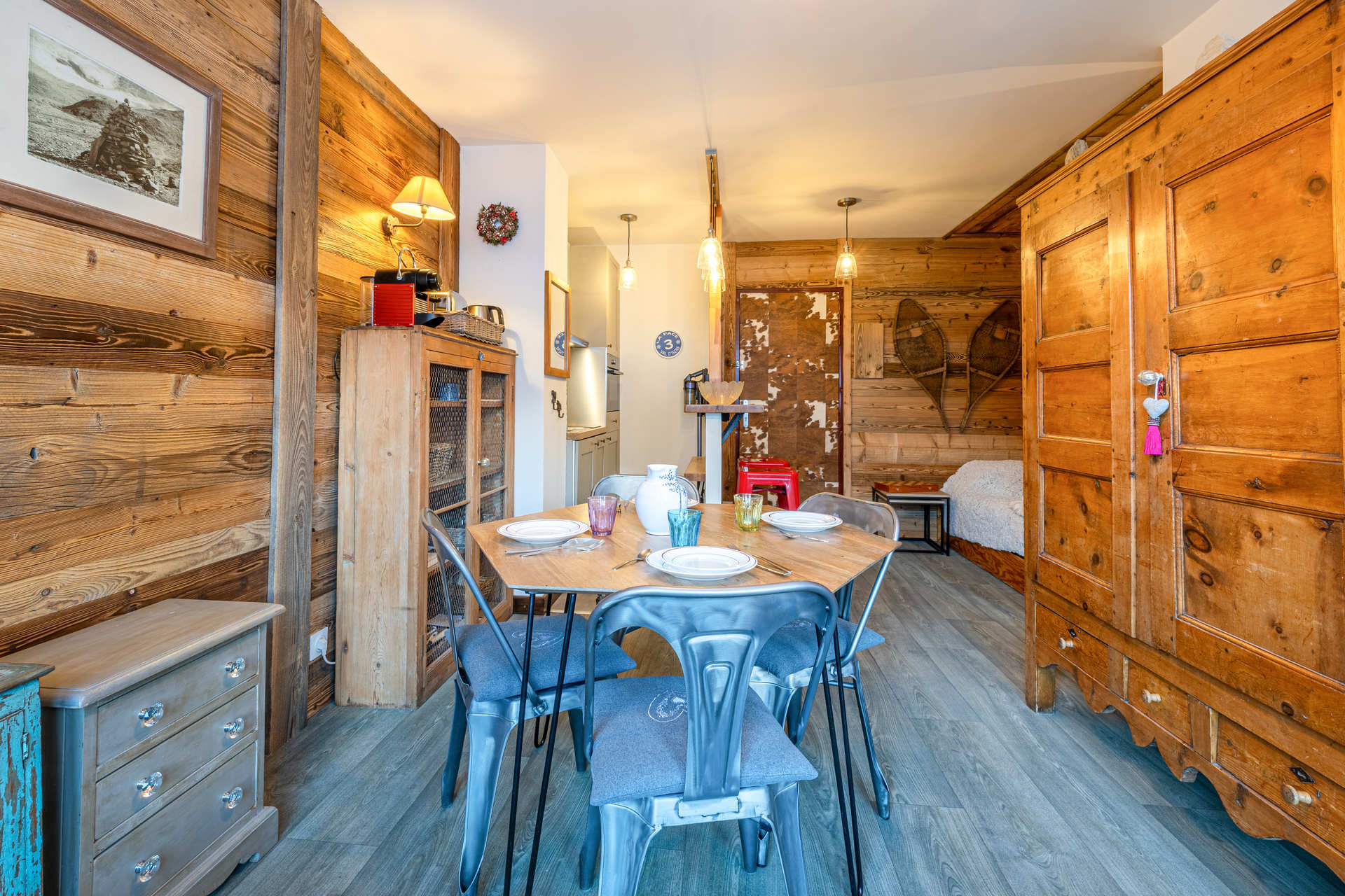 _lv_images__lot_0000920070_03_1455989