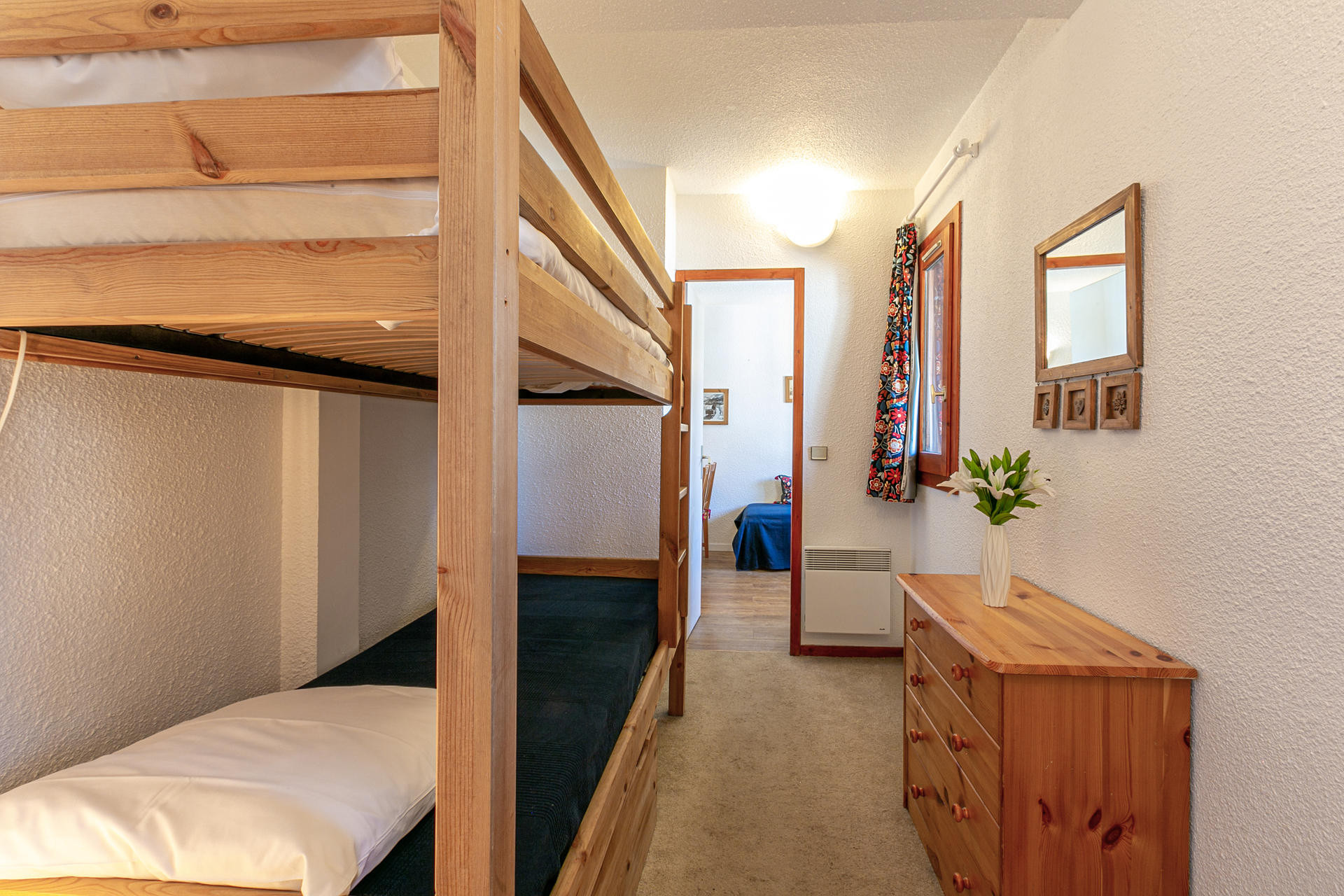 _lv_images__lot_0000940083_09_1457245