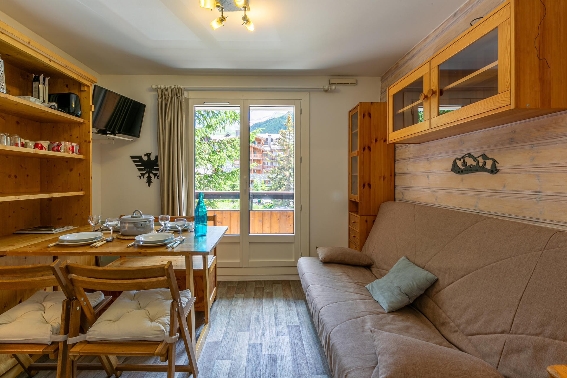 _lv_images__lot_0000950023_03_1458380