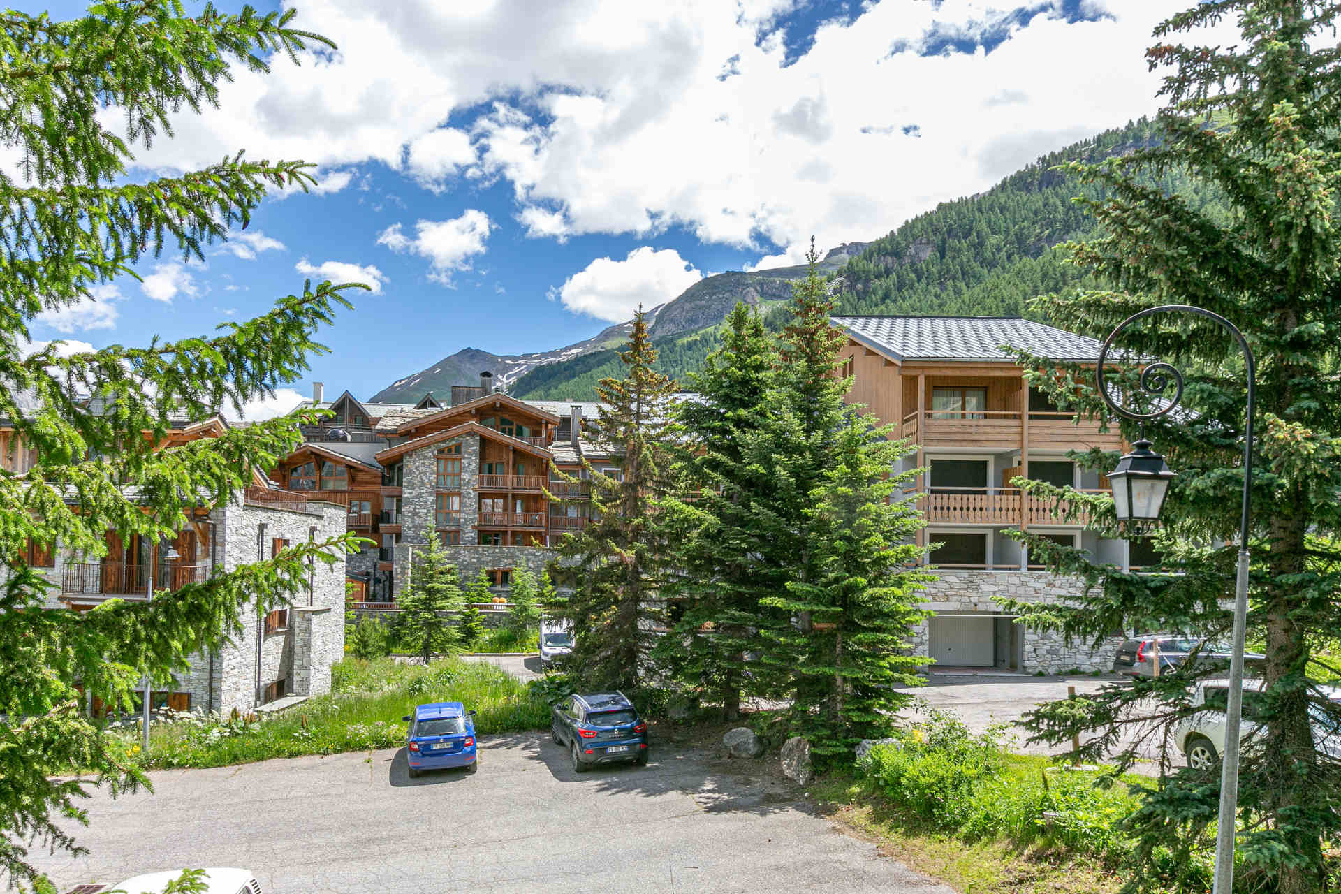 _lv_images__lot_0000950023_10_1458387