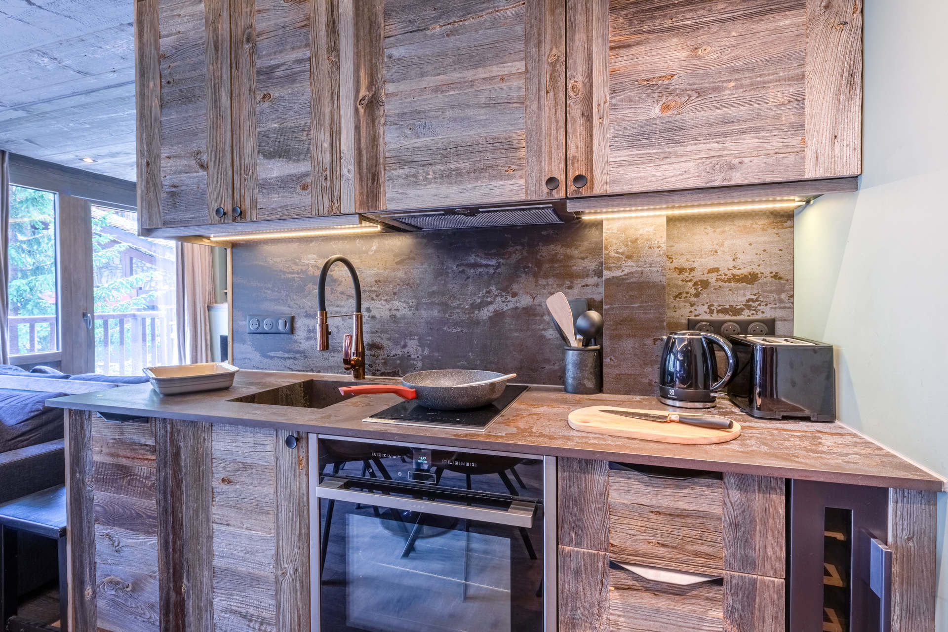 _lv_images__lot_0001050085_06_1458067