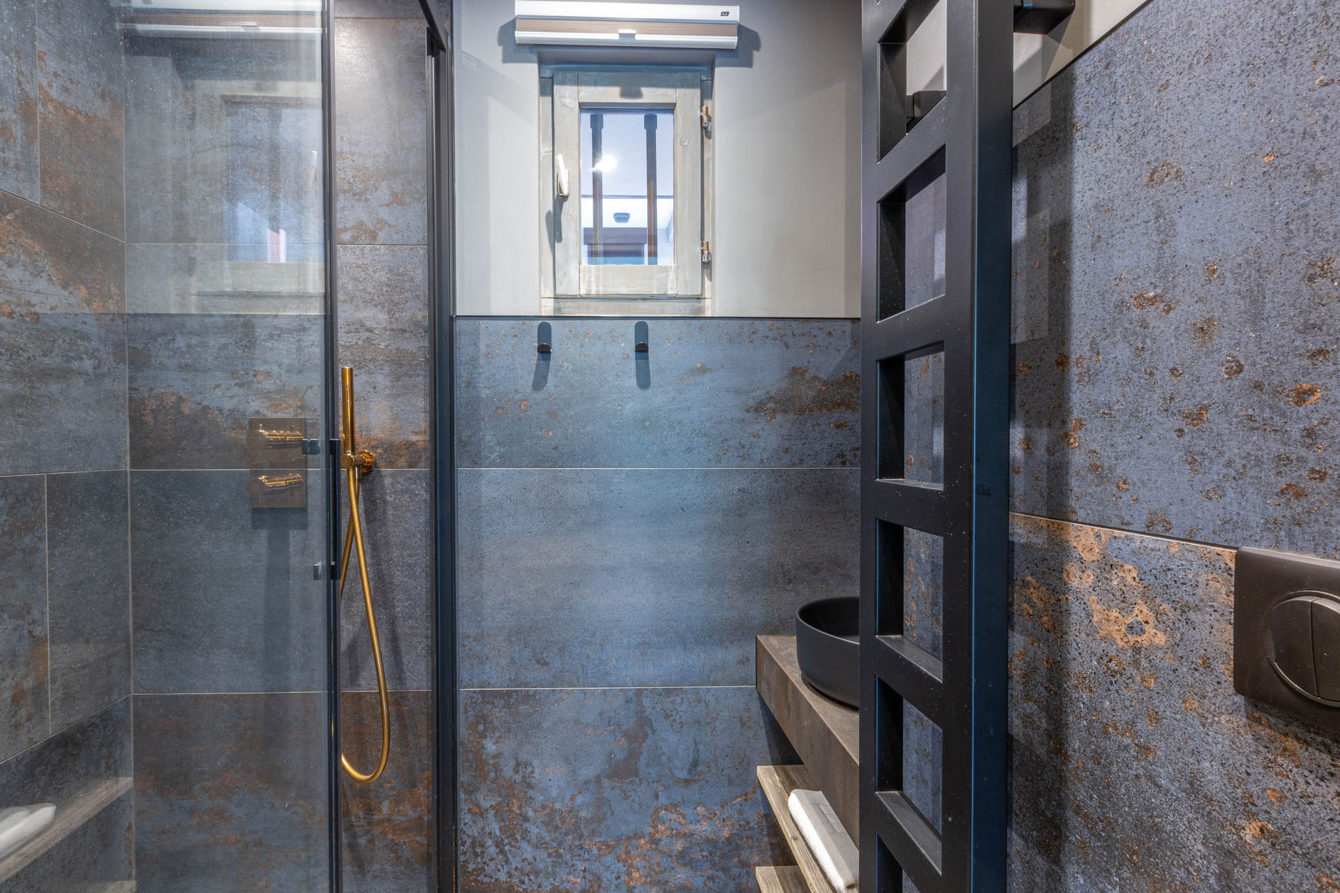 _lv_images__lot_0001050085_11_1458072