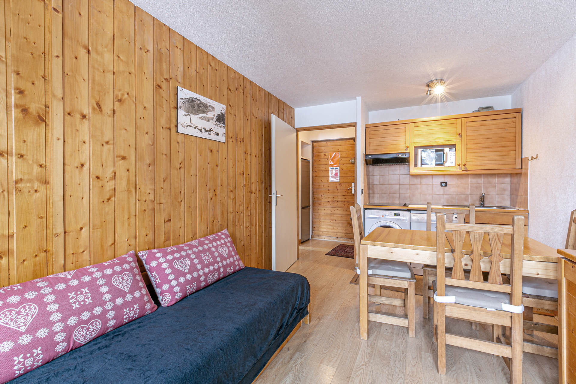 _lv_images__lot_0001050088_04_1457988