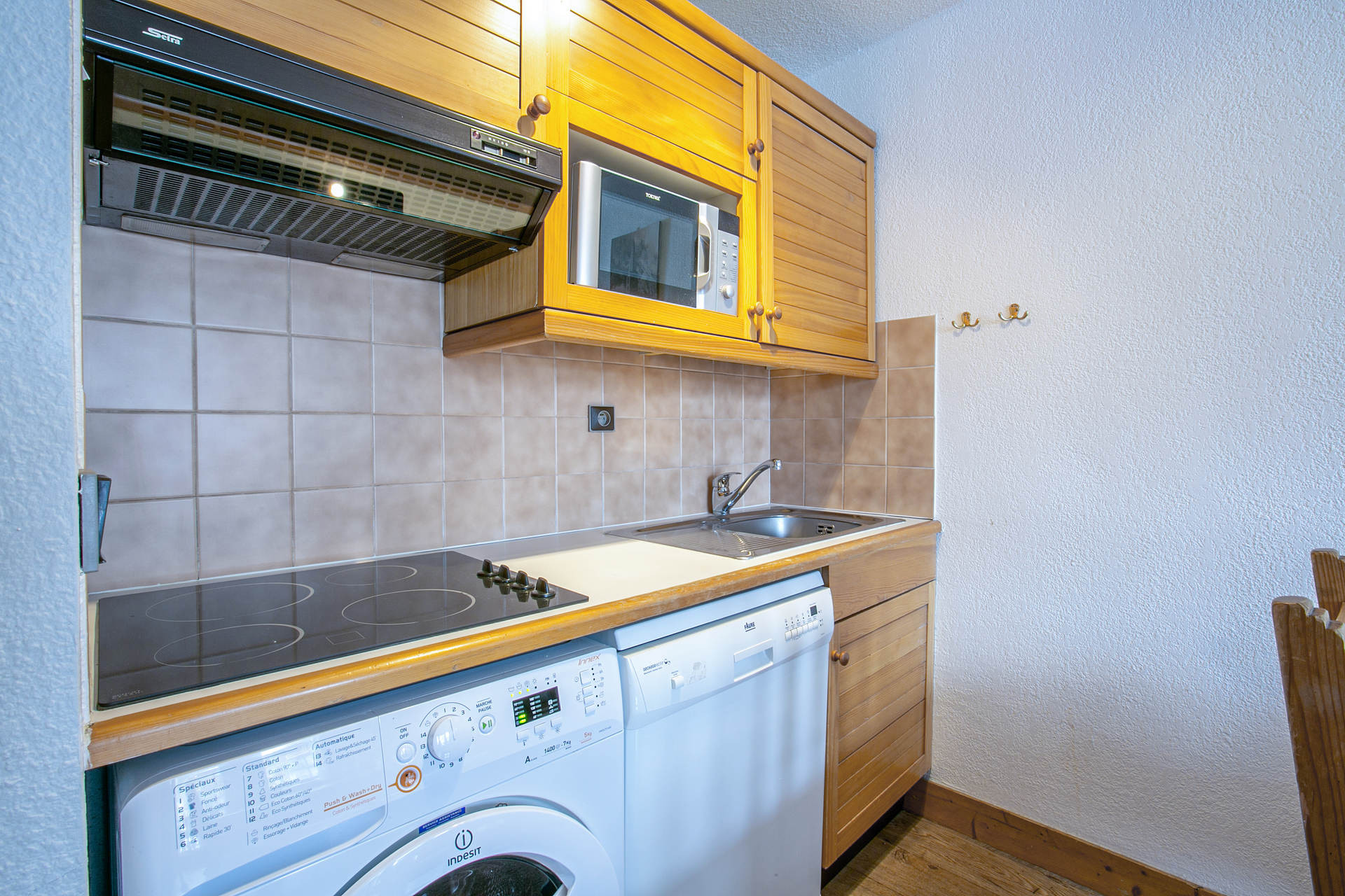 _lv_images__lot_0001050088_06_1457990