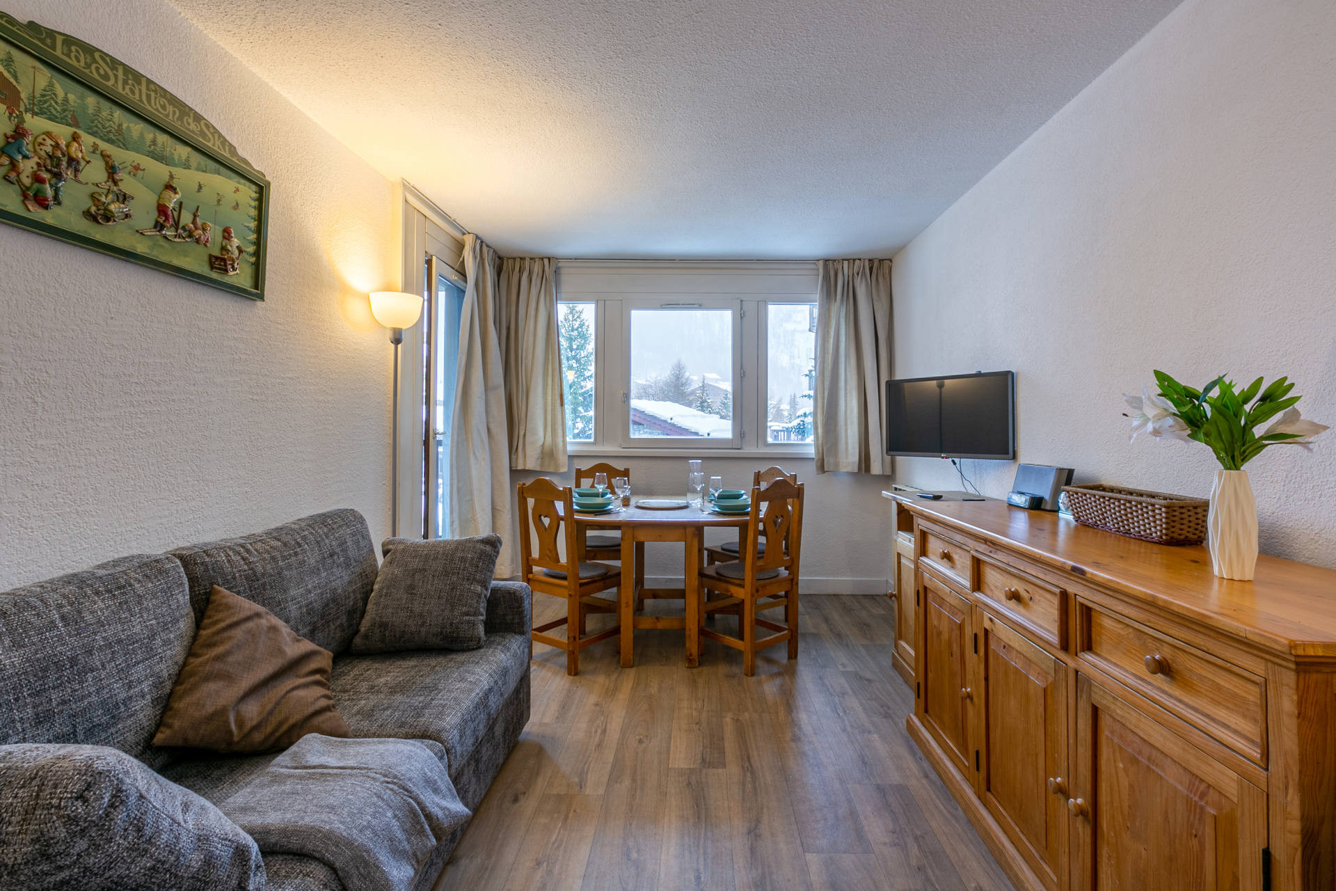 _lv_images__lot_0001050122_03_1457861