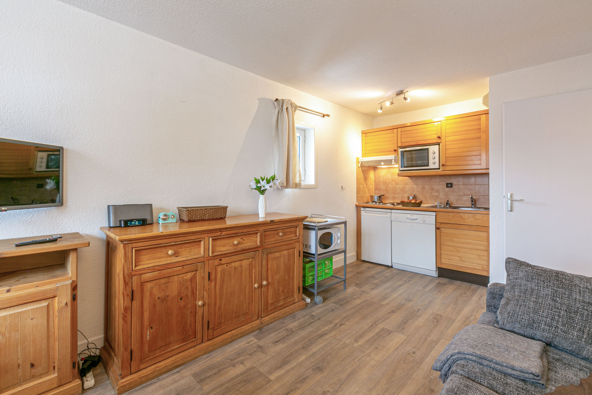 _lv_images__lot_0001050122_04_1457862