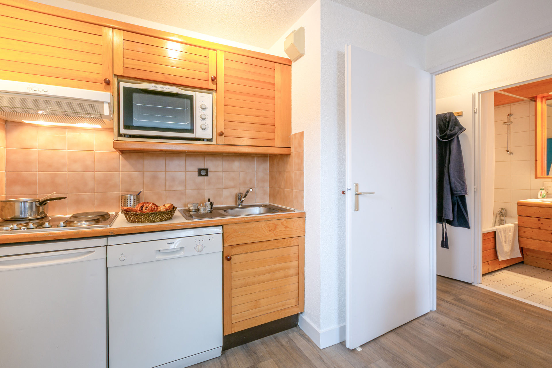 _lv_images__lot_0001050122_06_1457864