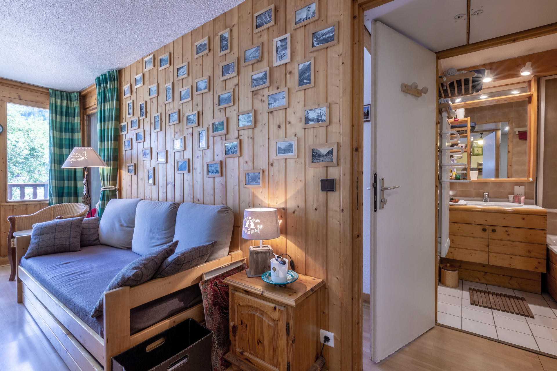 _lv_images__lot_0001050126_05_1456777