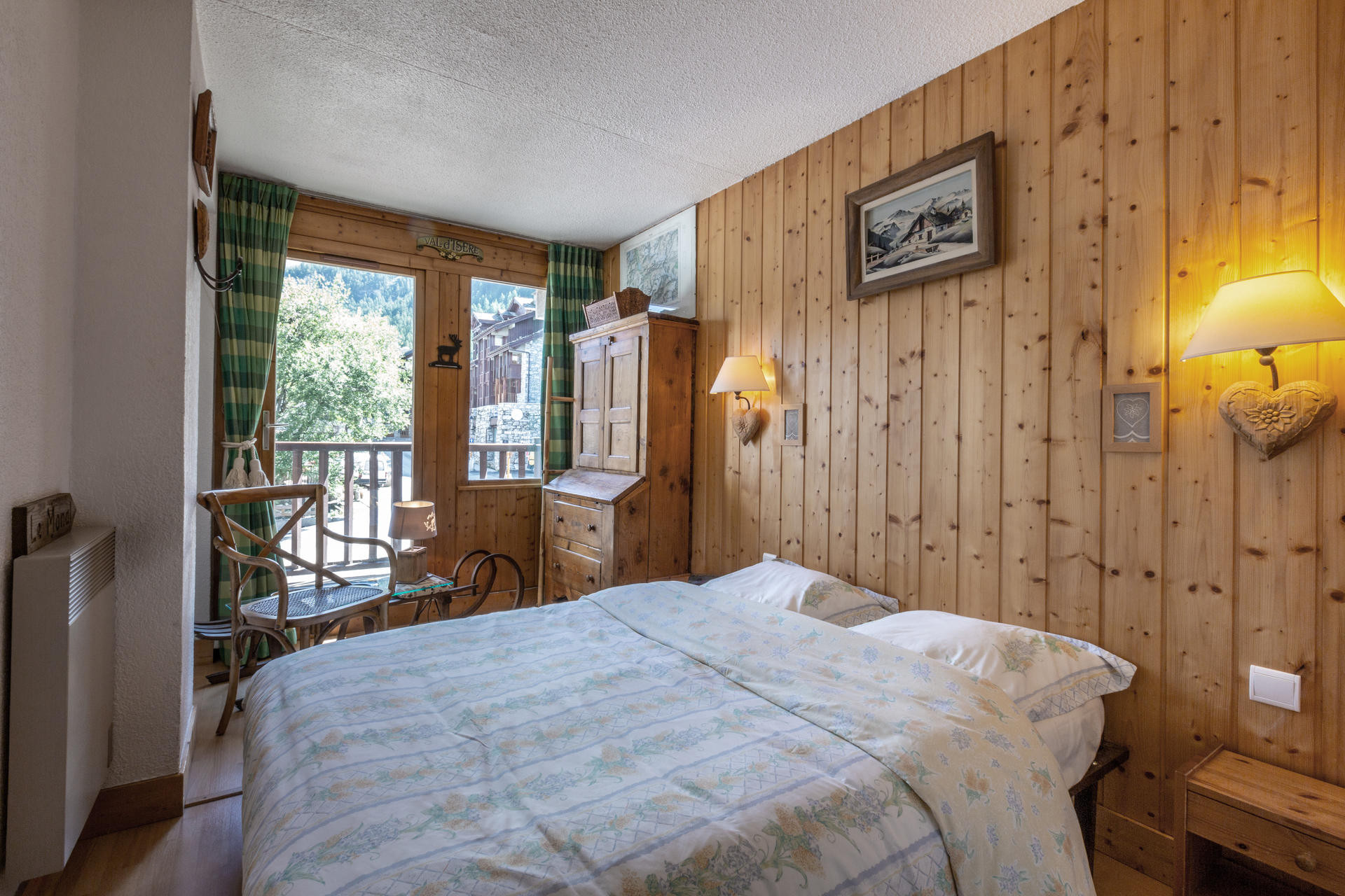 _lv_images__lot_0001050126_09_1456781