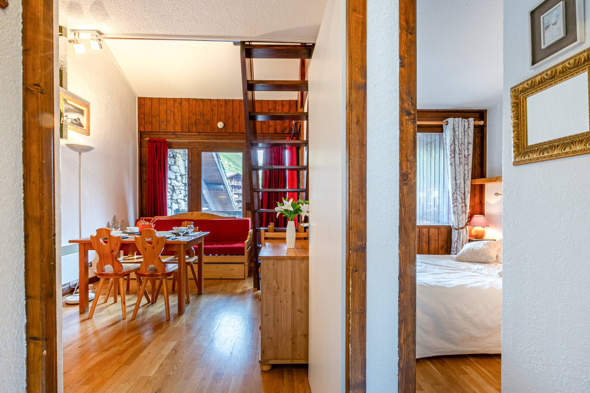 _lv_images__lot_0001050151_04_1457832