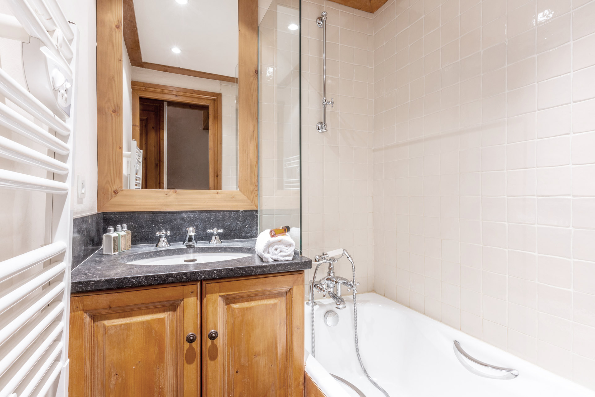 _lv_images__lot_0001080044_08_1455282