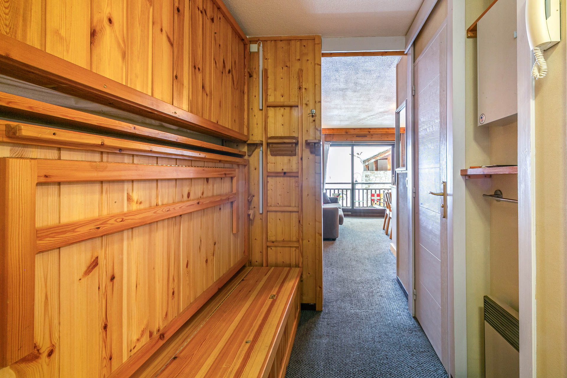 _lv_images__lot_0001110005_15_1456072