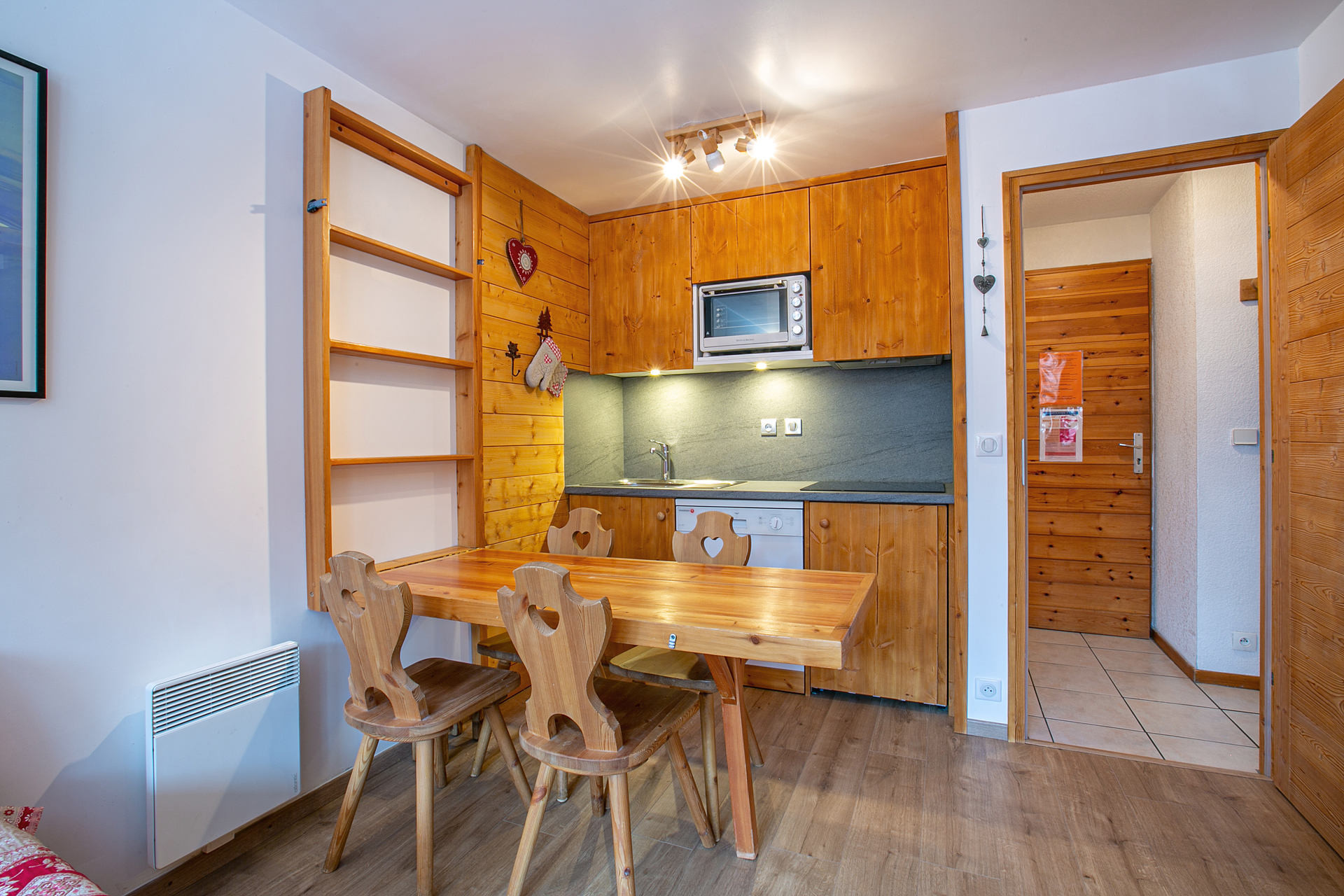 _lv_images__lot_0001120100_03_1458170