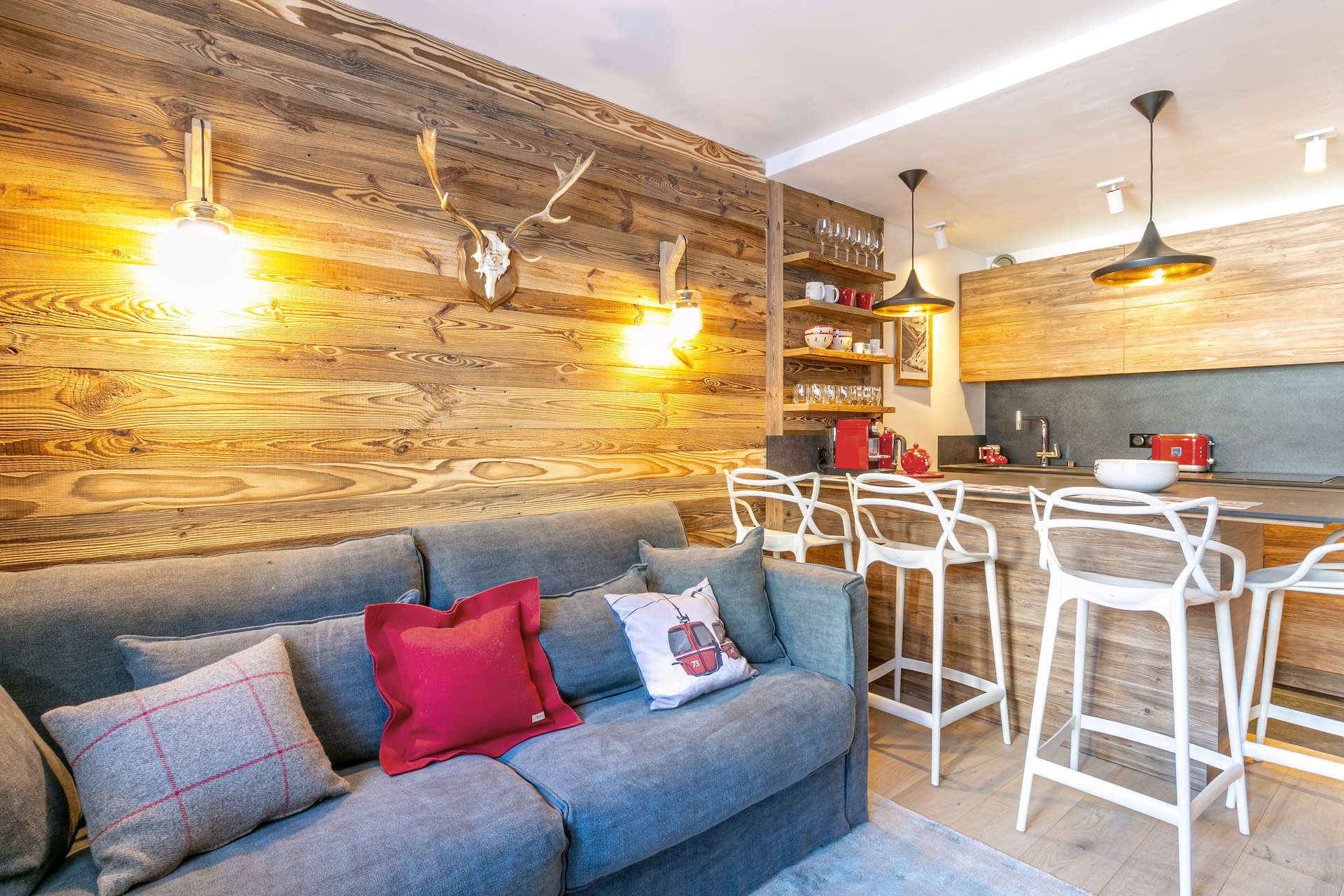 _lv_images__lot_0001120103_02_1456270