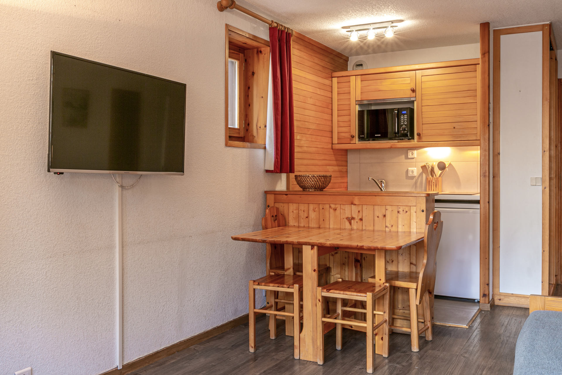 _lv_images__lot_0001120271_03_1458545