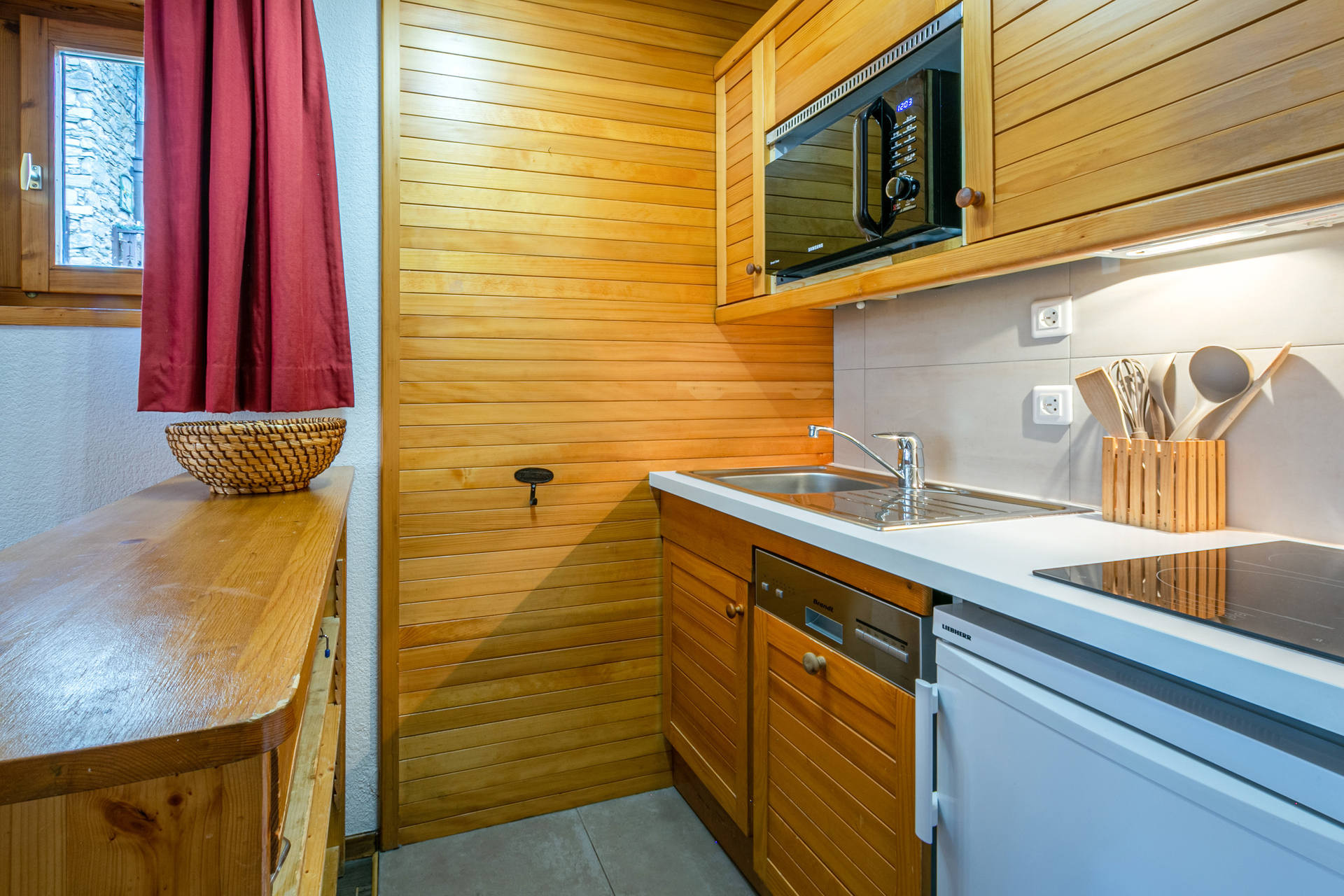 _lv_images__lot_0001120271_04_1458546