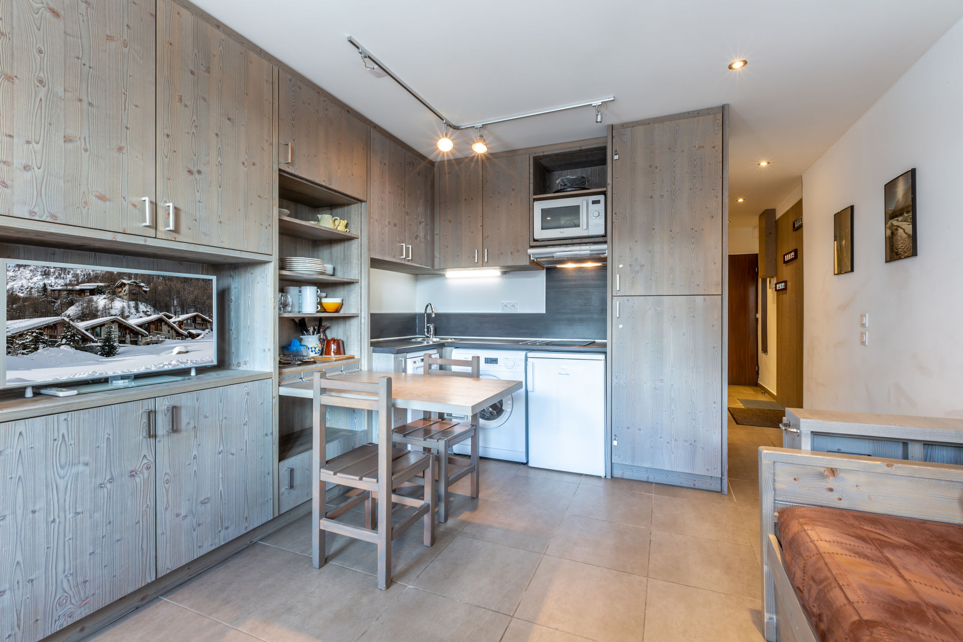 _lv_images__lot_0001190034_03_1458350