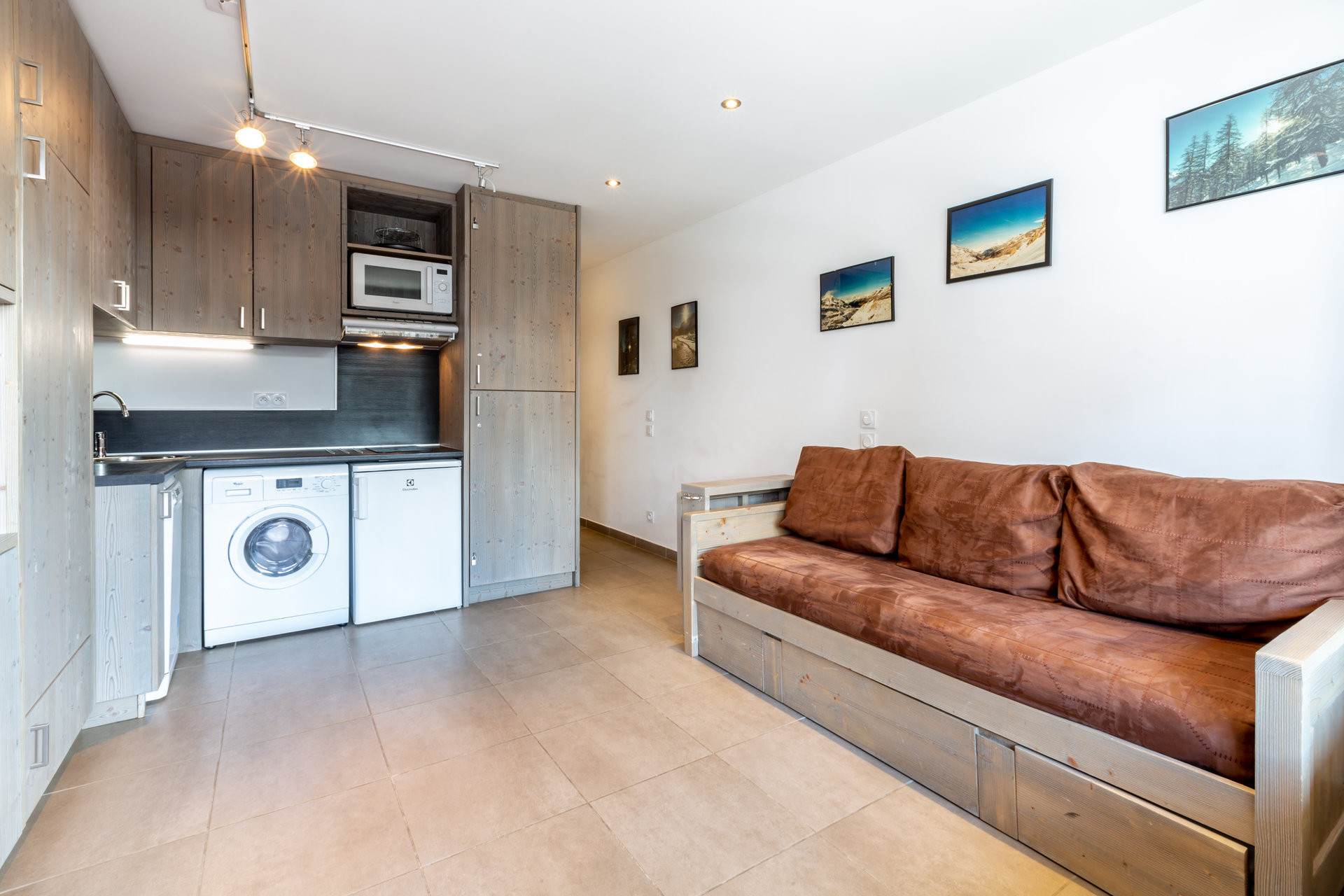 _lv_images__lot_0001190034_04_1458351