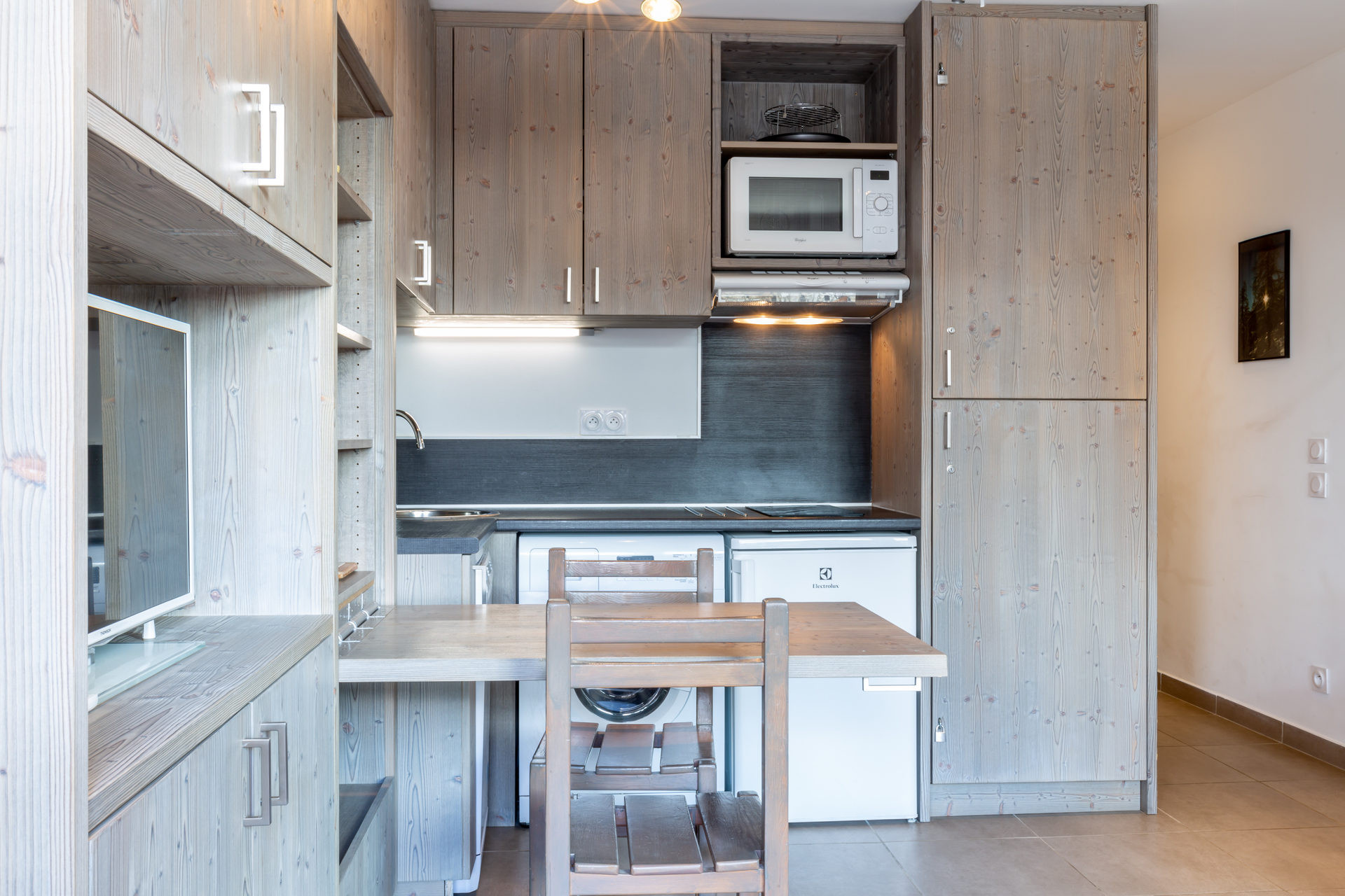 _lv_images__lot_0001190034_05_1458352