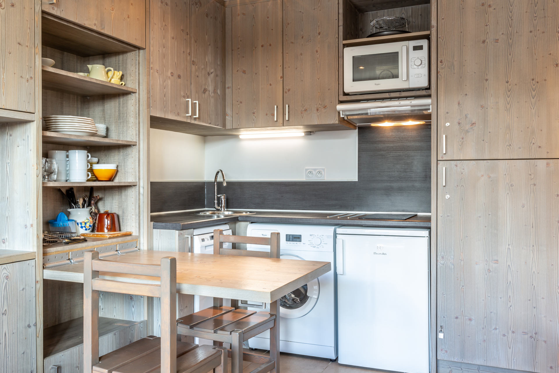 _lv_images__lot_0001190034_06_1458353