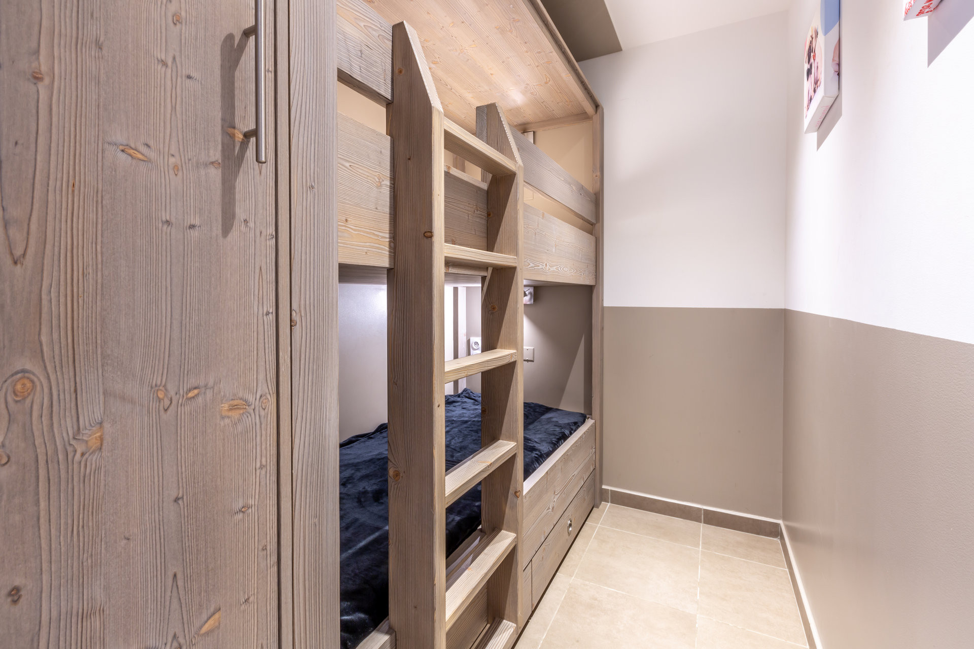 _lv_images__lot_0001190034_08_1458355