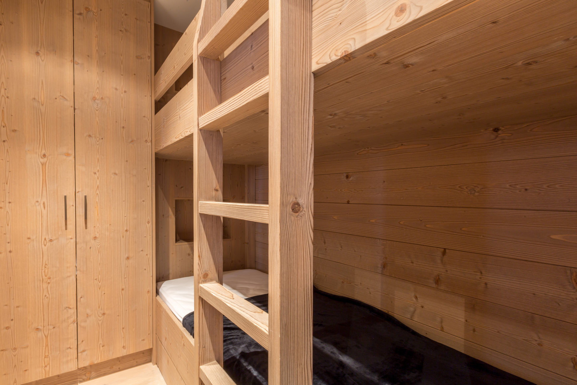 _lv_images__lot_0001190041_12_1455195