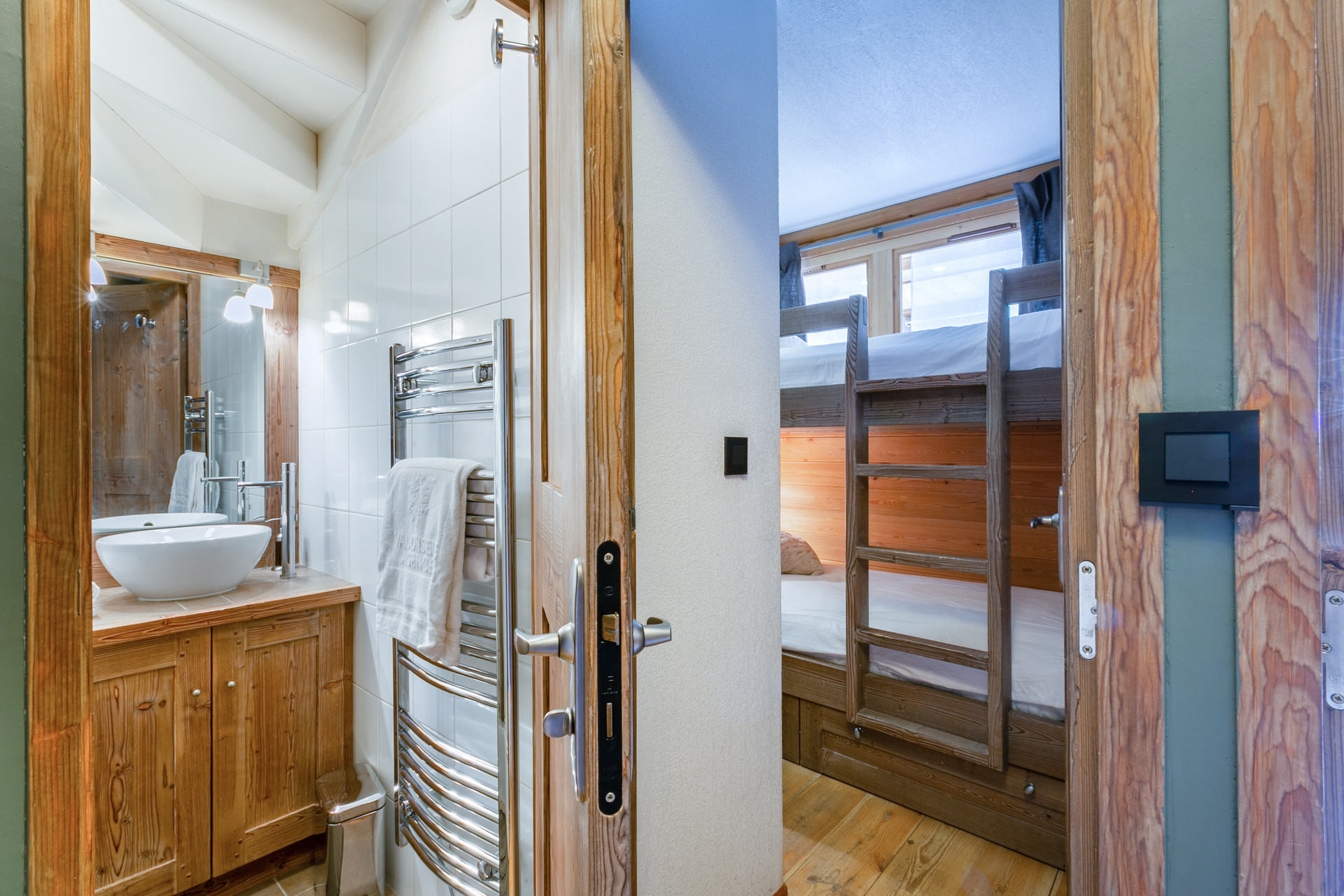 _lv_images__lot_0001220001_10_1457198