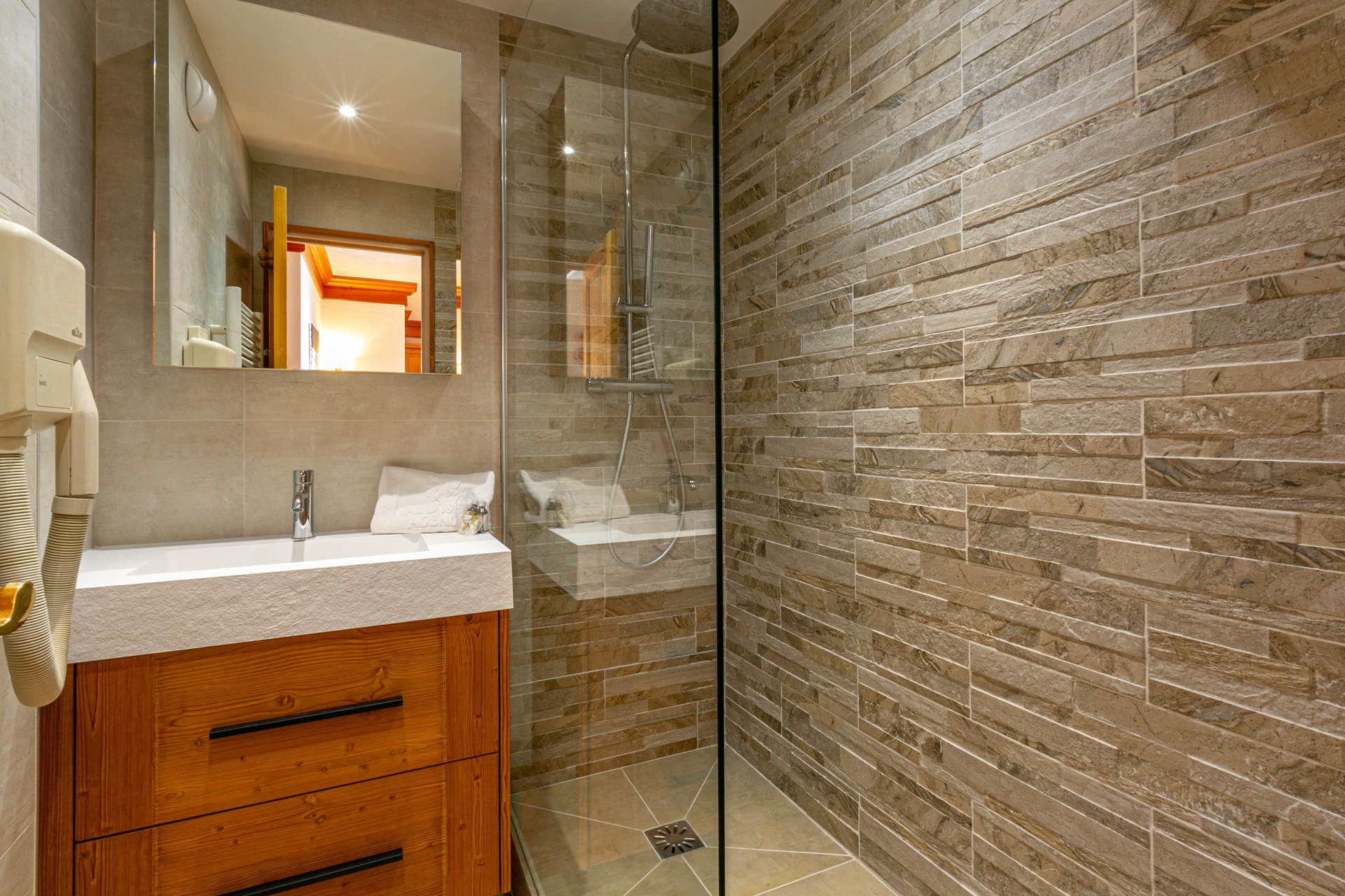 _lv_images__lot_0001280010_08_1457274