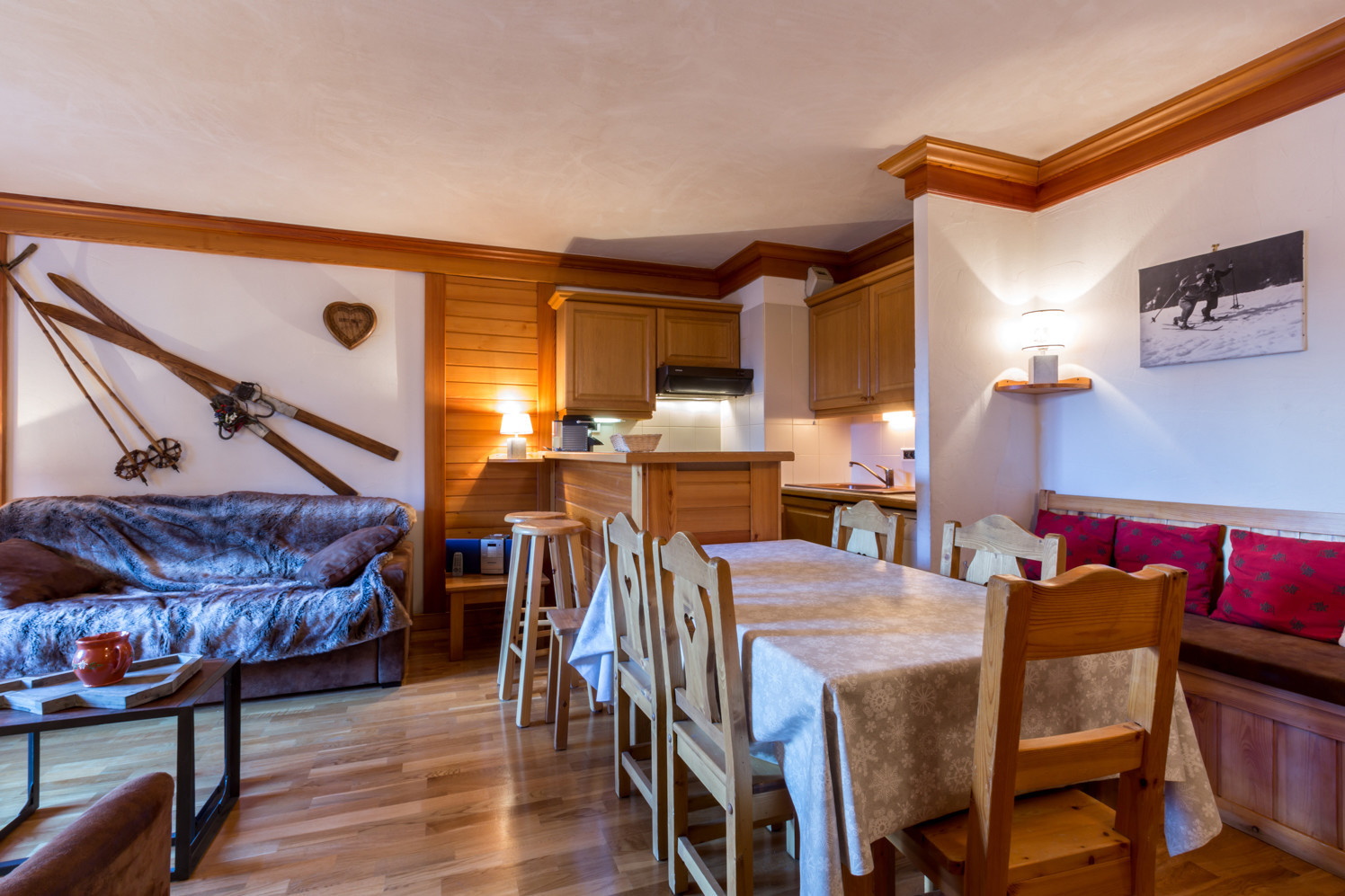 _lv_images__lot_0001280010_16_1457282