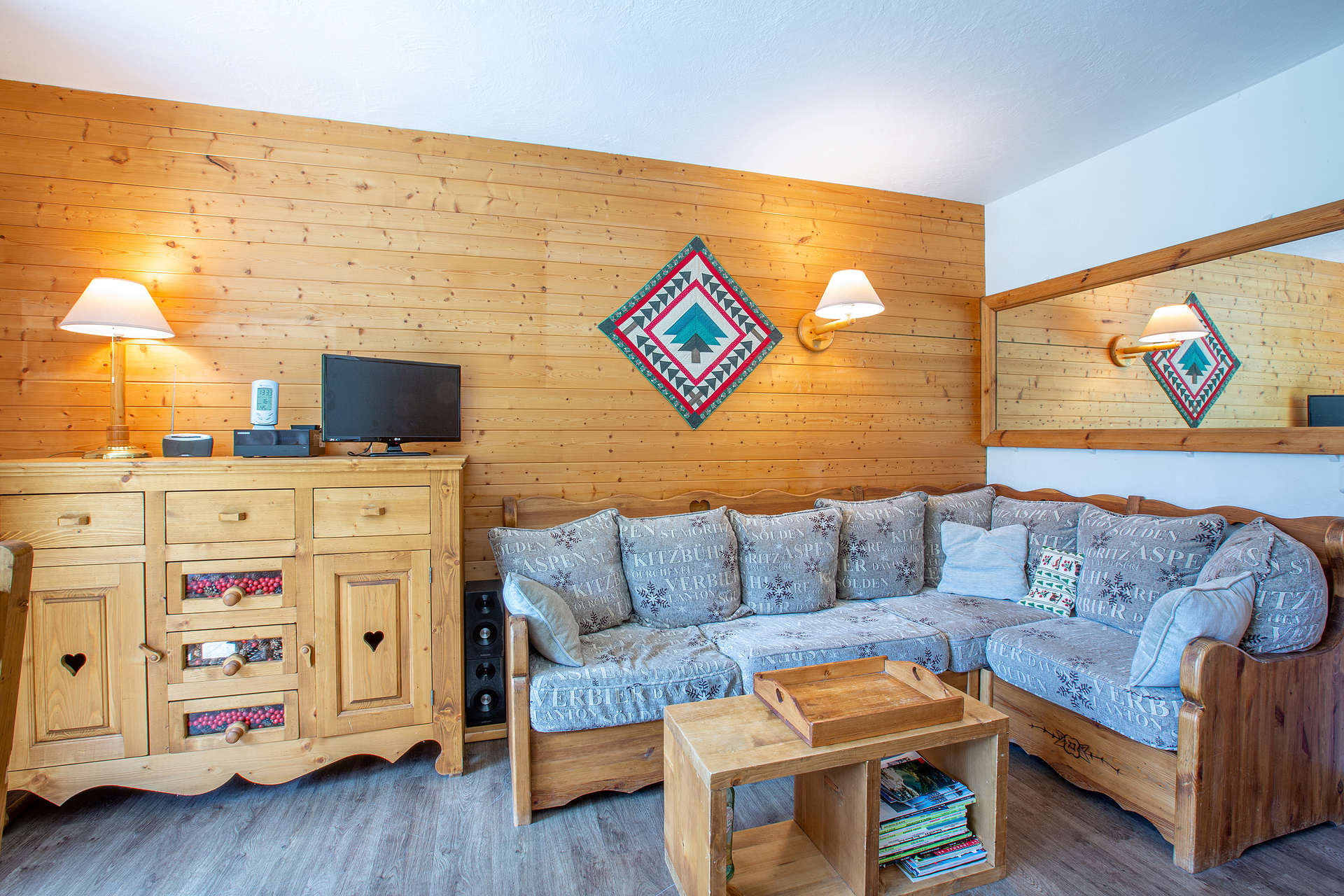 _lv_images__lot_0001320012_02_1457739