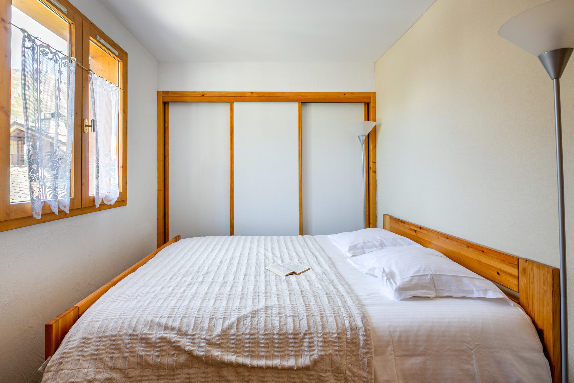 _lv_images__lot_0001330002_08_1457151