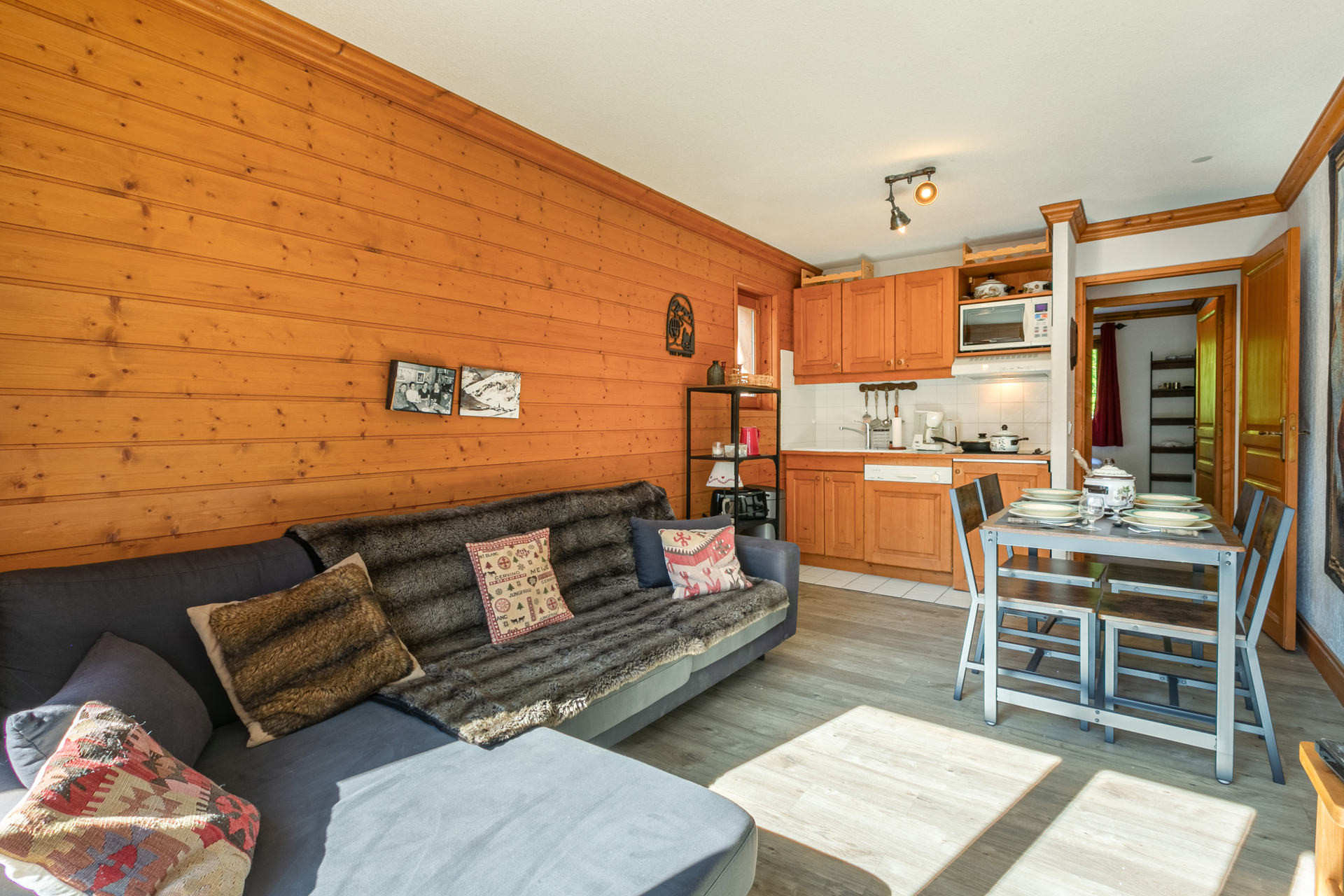 _lv_images__lot_0001380015_02_1458259