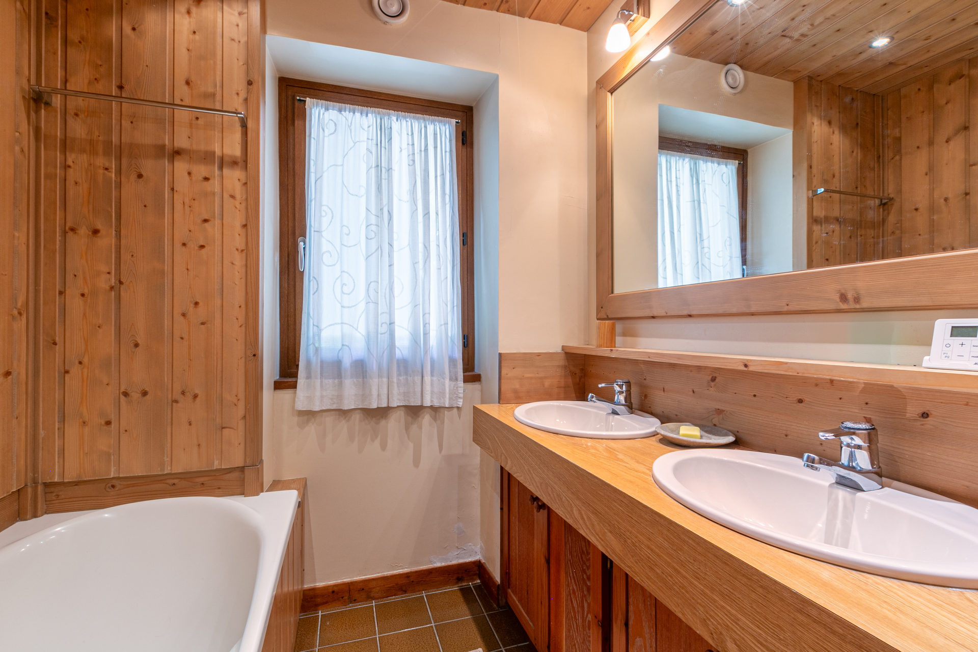 _lv_images__lot_0001560001_16_1454421