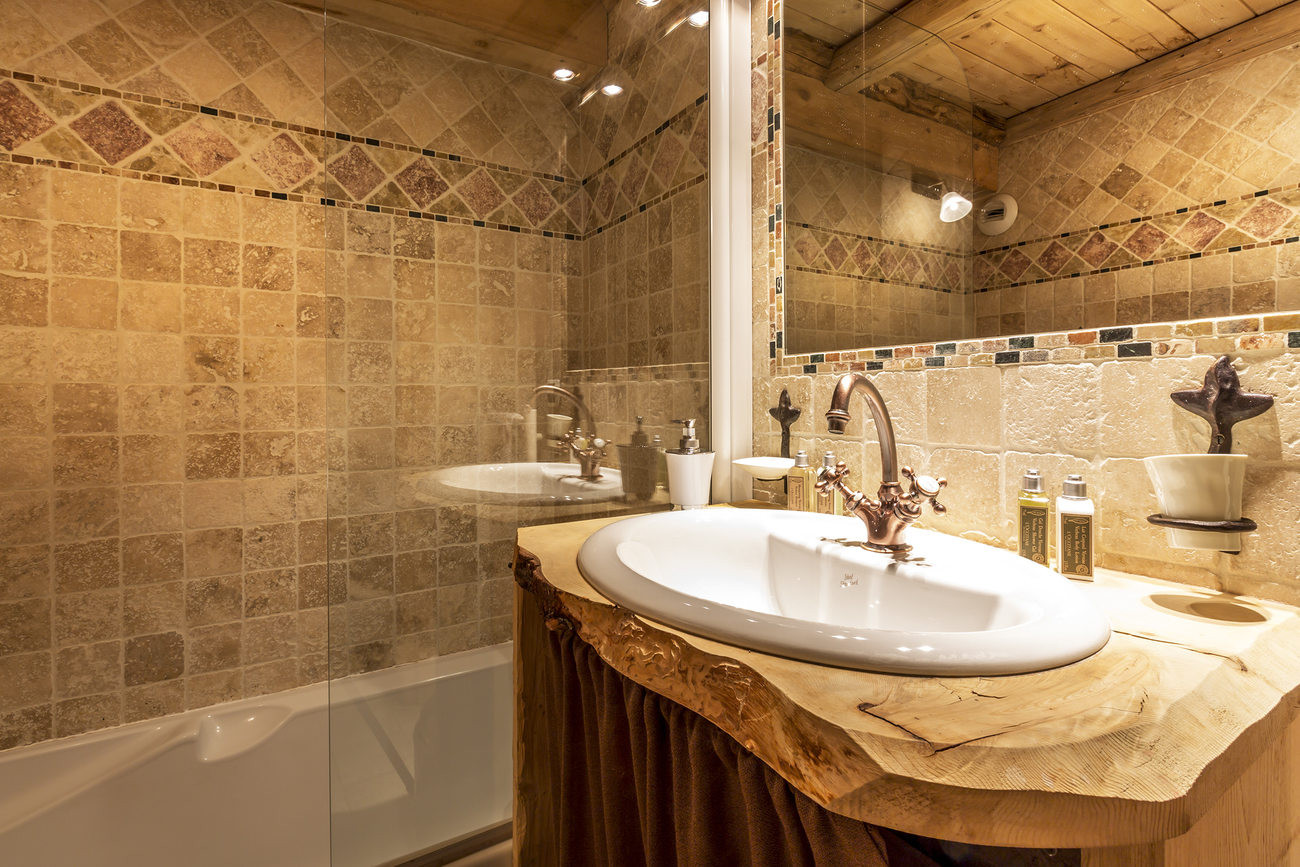 _lv_images__lot_0001690002_13_1457217