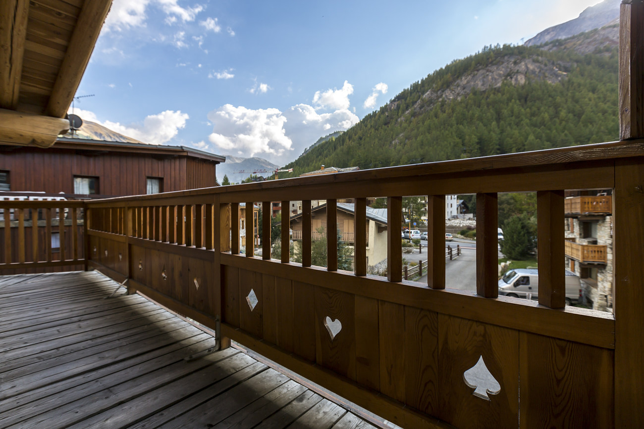 _lv_images__lot_0001690002_14_1457218