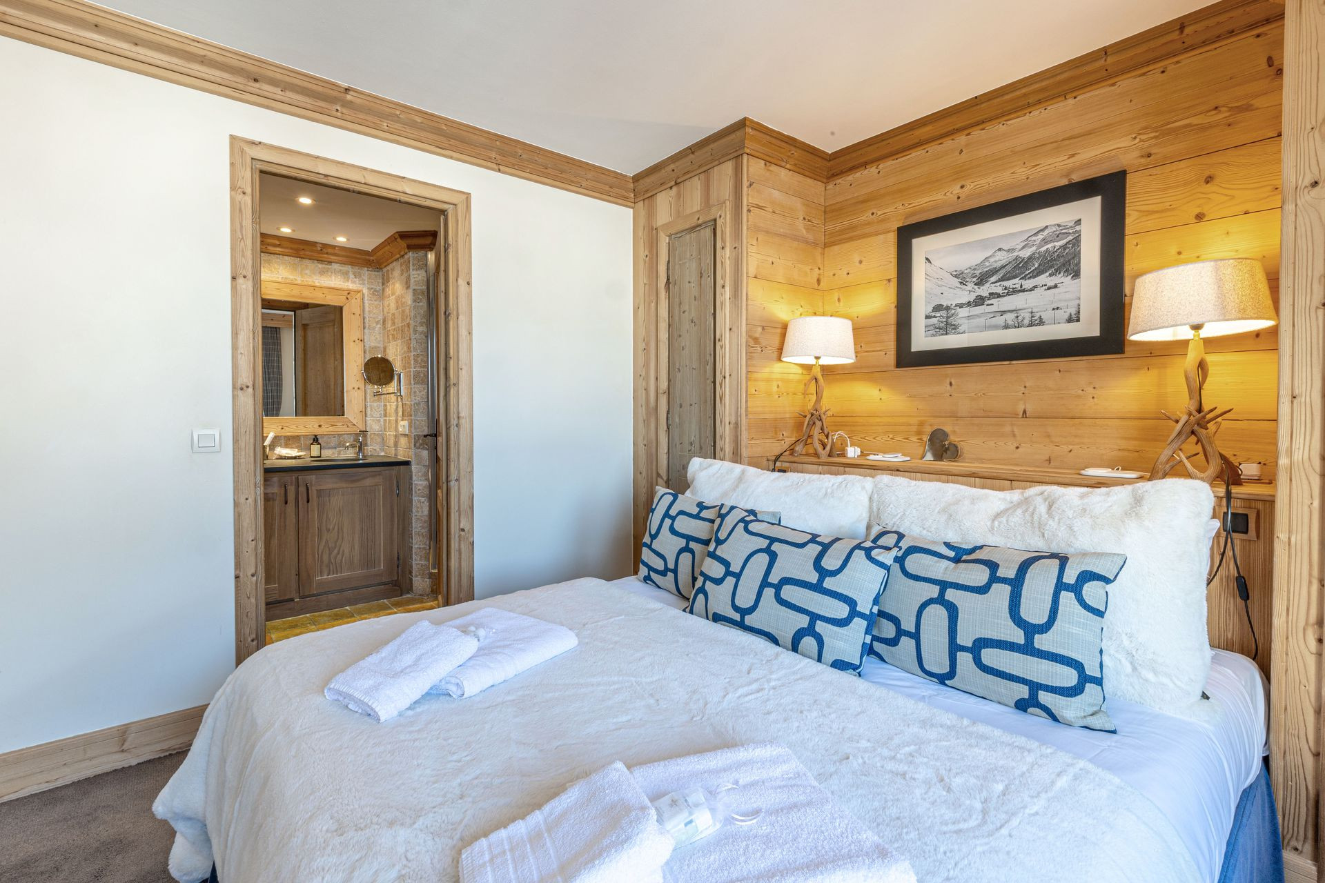 _lv_images__lot_0001830005_10_1454938