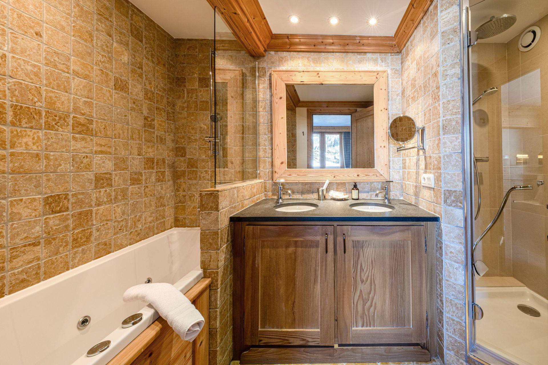 _lv_images__lot_0001830005_11_1454939