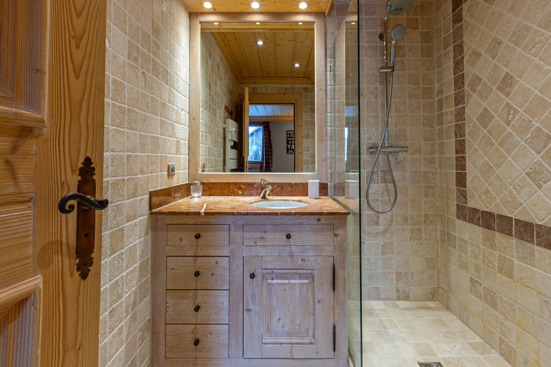 _lv_images__lot_0001840002_16_1454517