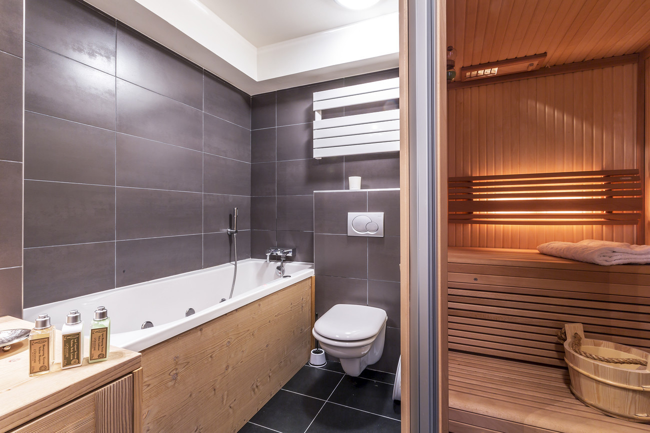 _lv_images__lot_0001920004_08_1455544