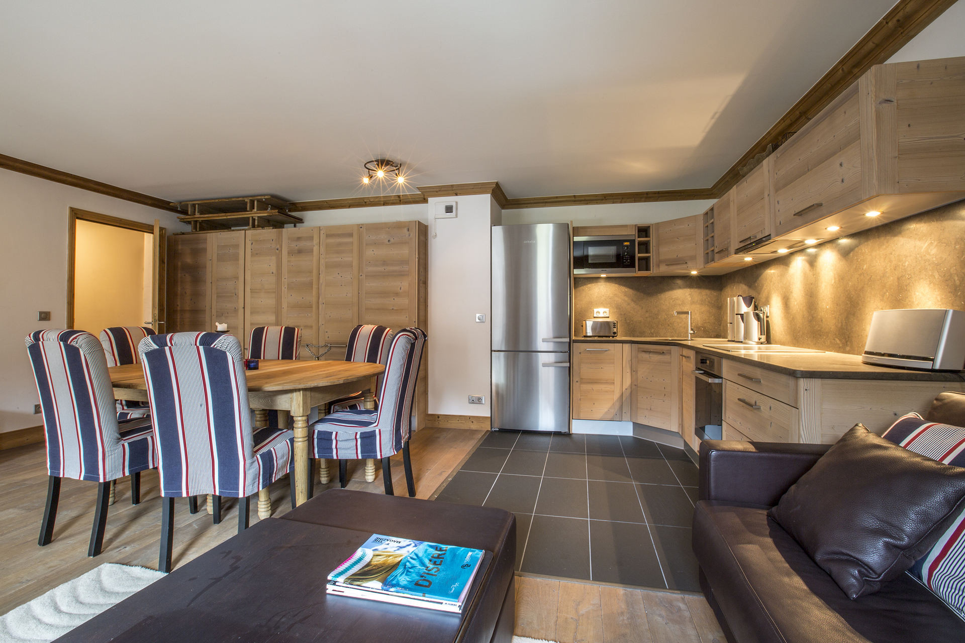 _lv_images__lot_0001920004_12_1455548