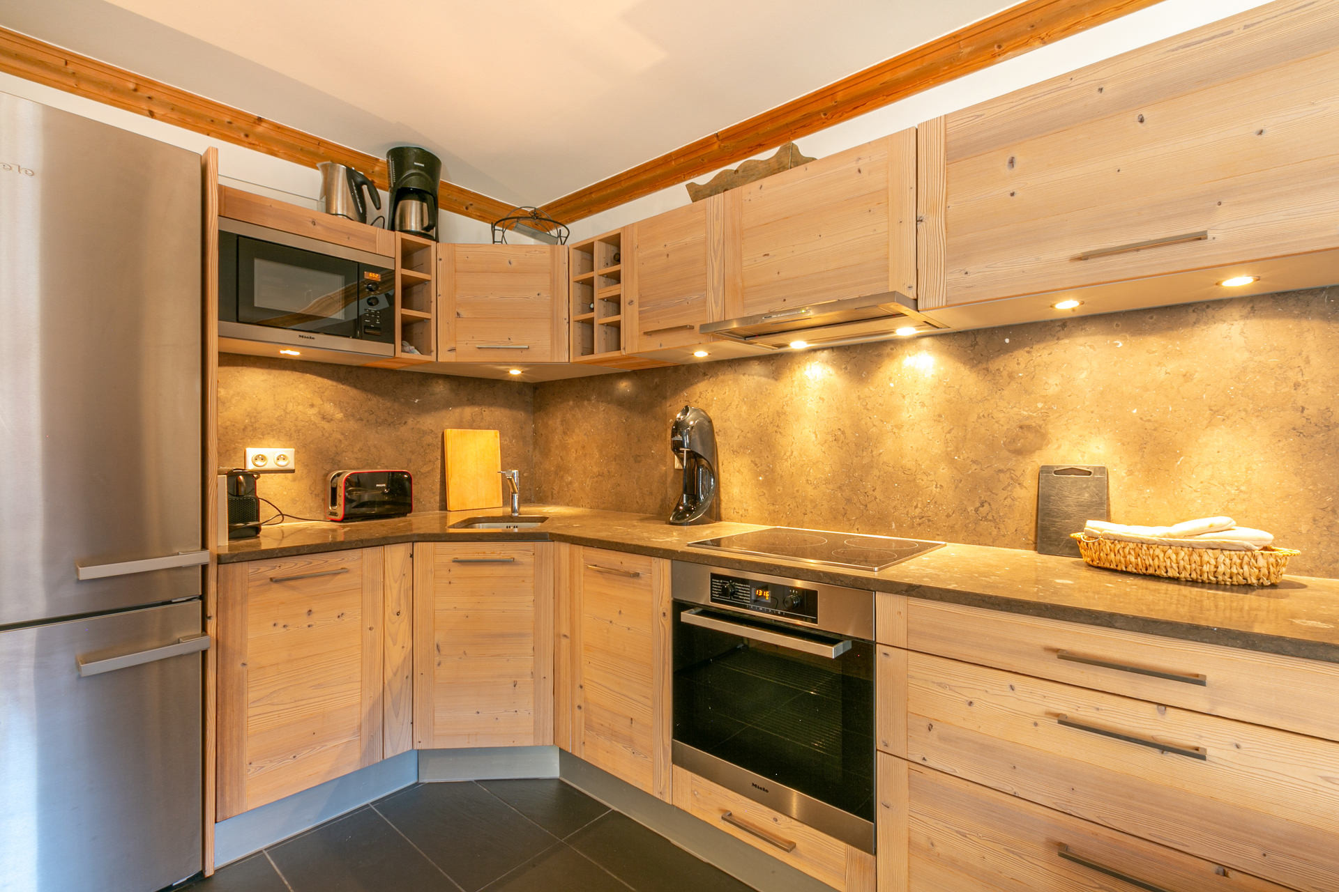 _lv_images__lot_0001920005_05_1455692